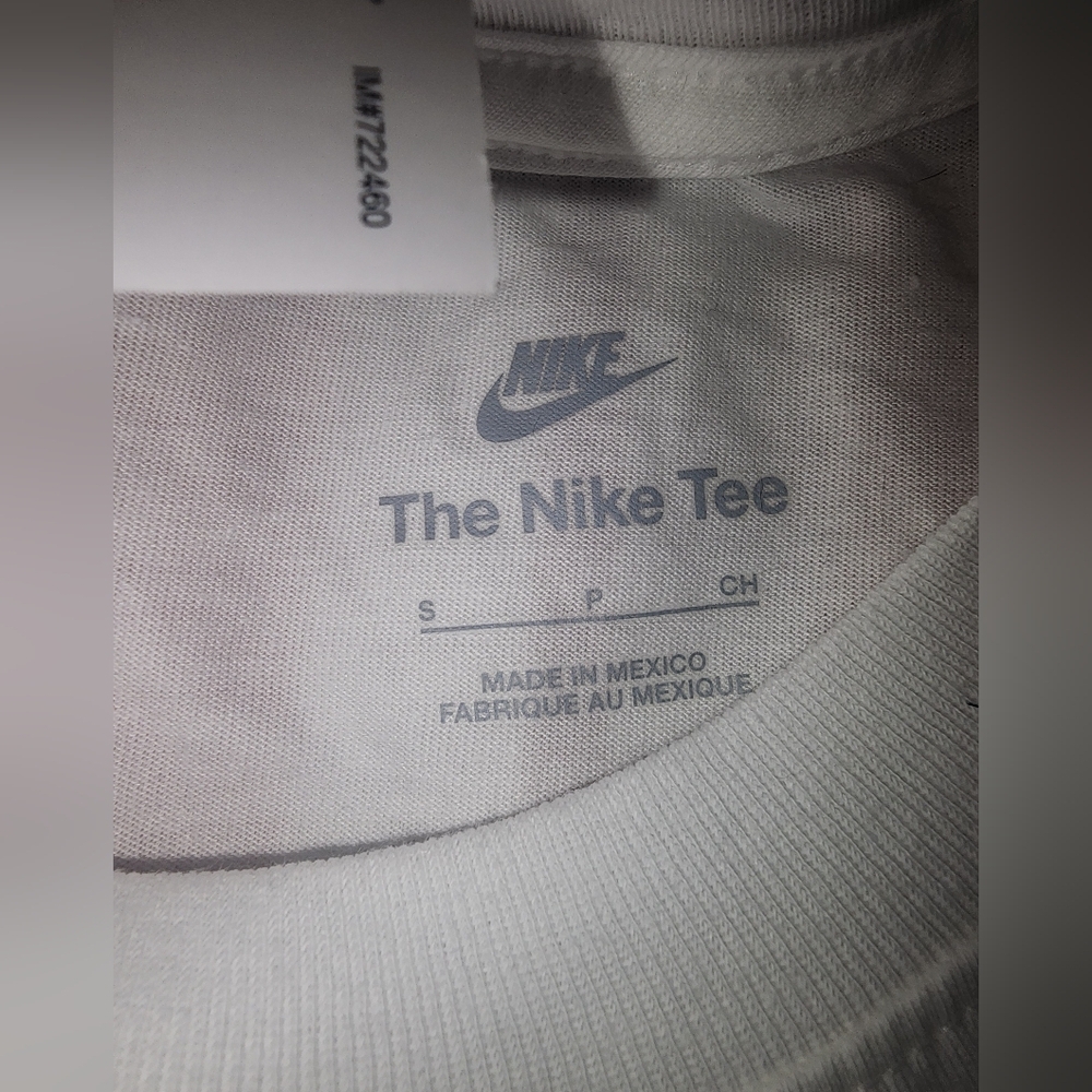 Nike Kids White and Black Graphic Tee Size Small - Picture 3 of 3